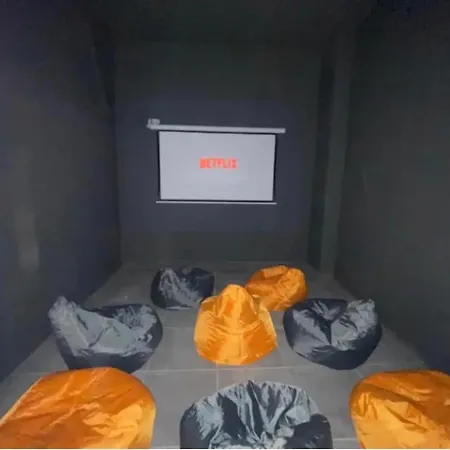 14 L Confort - Salle De Sport&cinéma